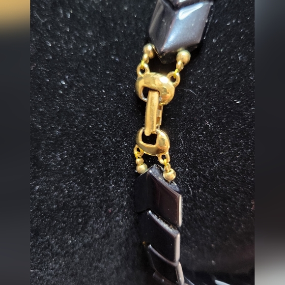 Napier Black Resin Chevron NAPIER statement necklace - Picture 4 of 8